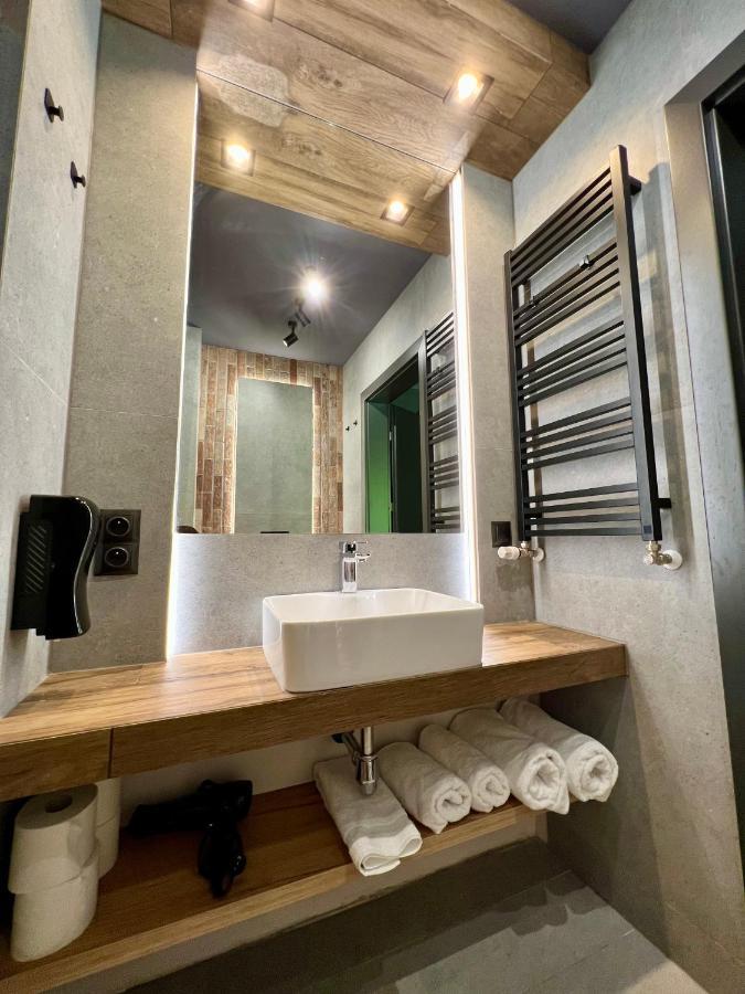 Loft Klonowa - Apartament Z Garazem キェルツェ エクステリア 写真